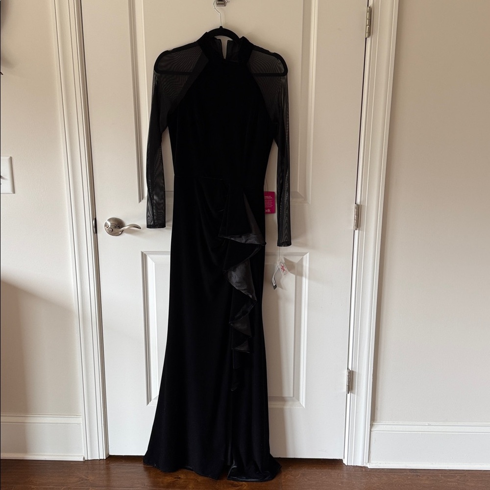 BETSY AND ADAM Black Velvet Long Sleeve Gown Dress